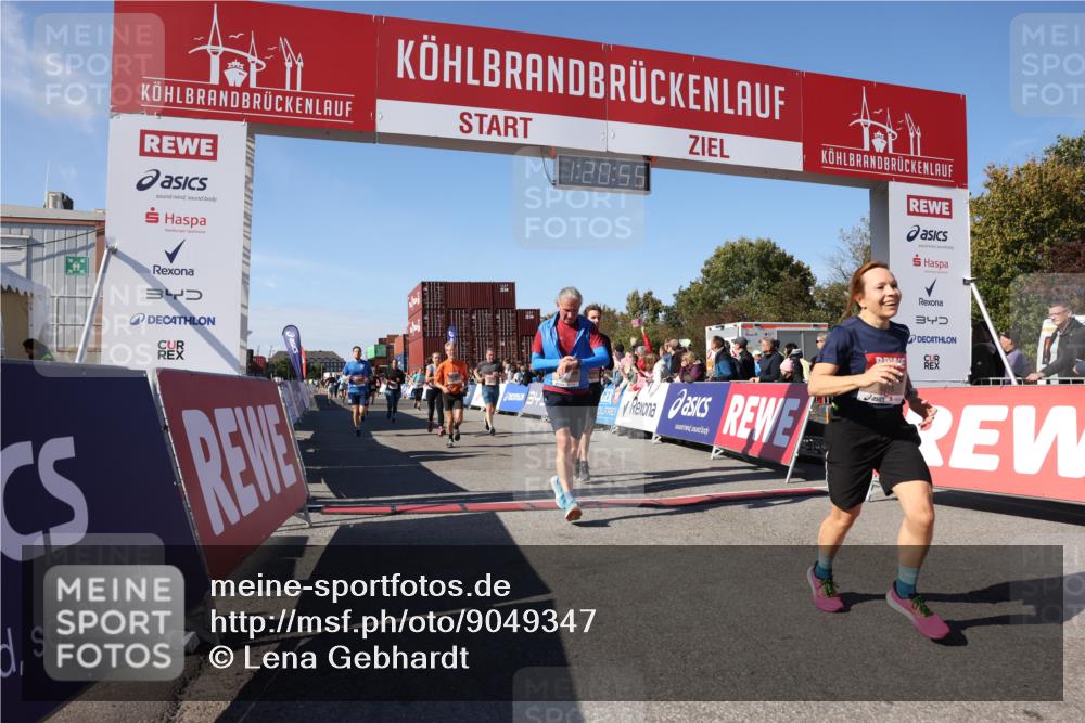 03.10.2025 - Köhlbrandbrückenlauf Lena Gebhardt http://msf.ph/oto/9049347 03.10.2025 13:20:55 Ziel 4709, 4915, 4916, 5006, 5084, 5130, 5156, 5169, 5377, 5480, 5488, 5501, 5774, 6296, 6645, 6646, 6648, 6650, 6703, 6780 meine-sportfotos.de