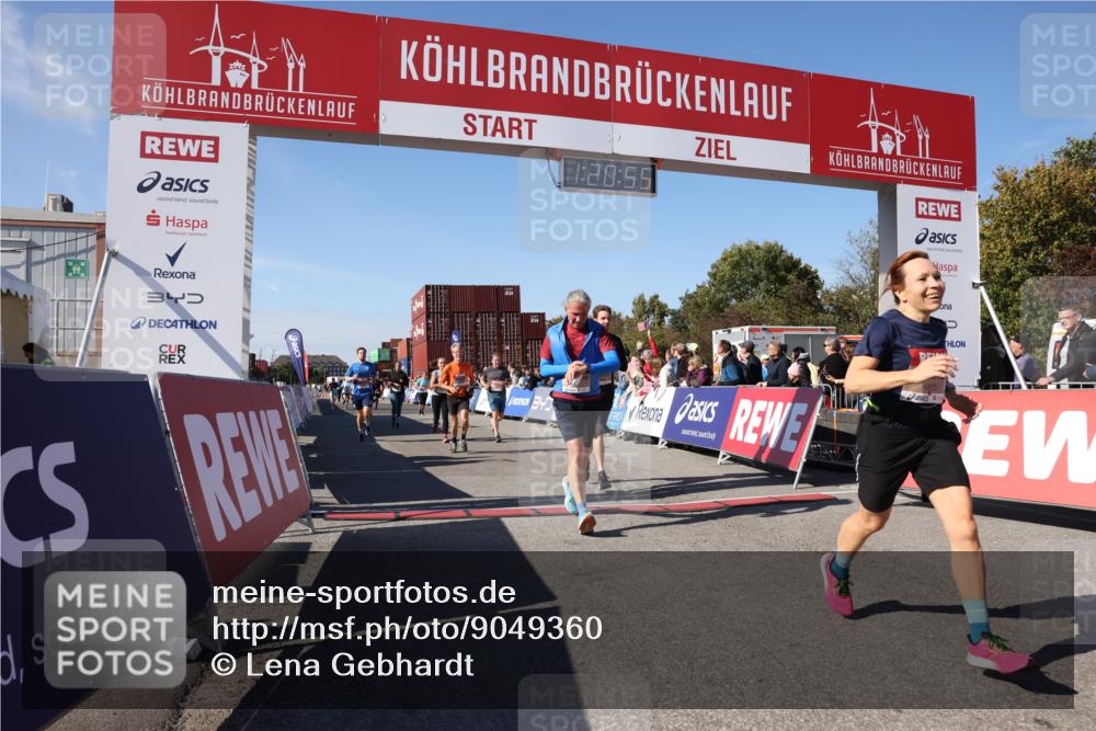 03.10.2025 - Köhlbrandbrückenlauf Lena Gebhardt http://msf.ph/oto/9049360 03.10.2025 13:20:55 Ziel 4709, 4915, 4916, 5006, 5084, 5130, 5156, 5169, 5377, 5480, 5488, 5501, 5774, 6296, 6645, 6646, 6648, 6650, 6703, 6780 meine-sportfotos.de