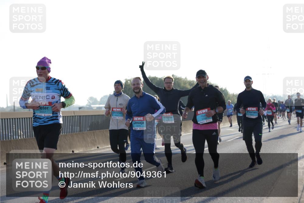 03.10.2025 - Köhlbrandbrückenlauf Jannik Wohlers http://msf.ph/oto/9049361 03.10.2025 09:18:23 Position 3 3457, 1675, 1408, 3799 meine-sportfotos.de