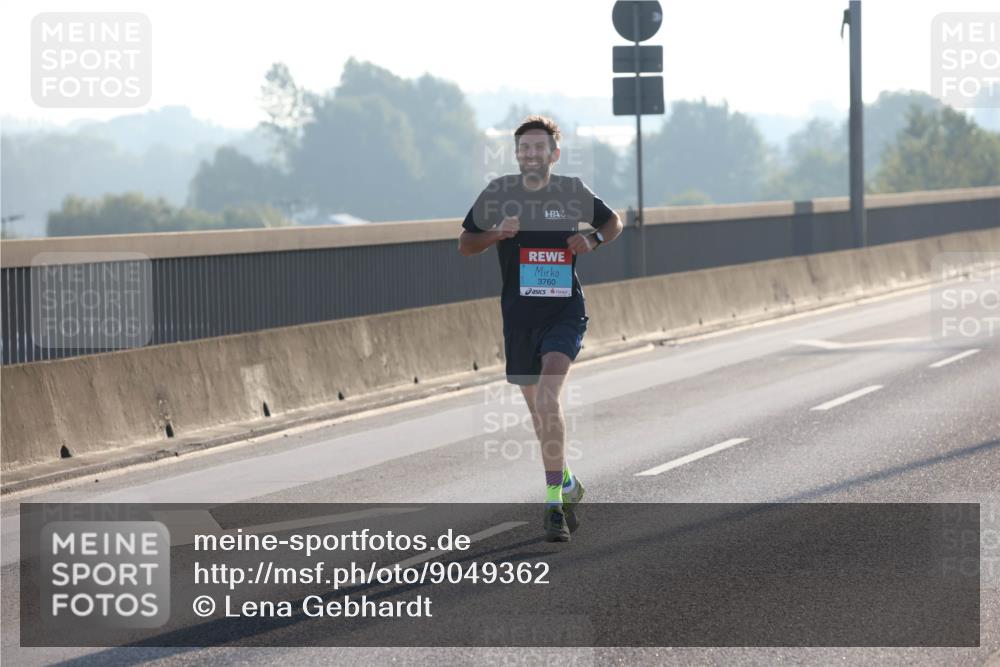 03.10.2025 - Köhlbrandbrückenlauf Lena Gebhardt http://msf.ph/oto/9049362 03.10.2025 09:12:16 Position 1  meine-sportfotos.de
