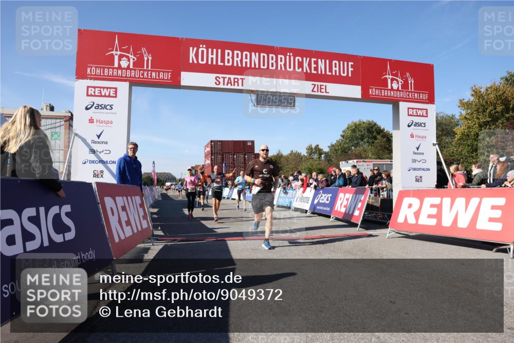 03.10.2025 - Köhlbrandbrückenlauf Lena Gebhardt http://msf.ph/oto/9049372 03.10.2025 13:04:59 Ziel 4061, 4175, 4217, 4240, 4751, 5670, 5785, 5951, 5952, 6561, 6716, 6719 meine-sportfotos.de