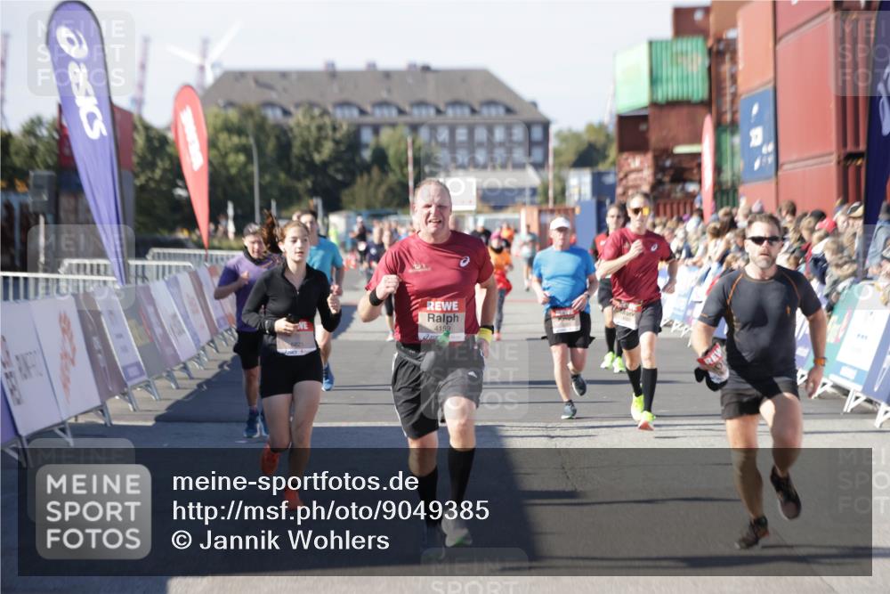 03.10.2025 - Köhlbrandbrückenlauf Jannik Wohlers http://msf.ph/oto/9049385 03.10.2025 13:07:45 Ziel 4159, 4165, 4263, 4310, 4382, 5993, 6120, 6285, 6384, 6651, 6744, 6800, 6821 meine-sportfotos.de