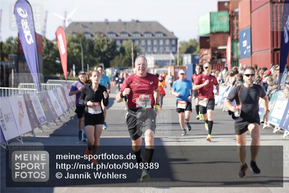 03.10.2025 - Köhlbrandbrückenlauf Jannik Wohlers http://msf.ph/oto/9049389 03.10.2025 13:07:45 Ziel 4159, 4165, 4263, 4310, 4382, 5993, 6120, 6285, 6384, 6651, 6744, 6800, 6821 meine-sportfotos.de