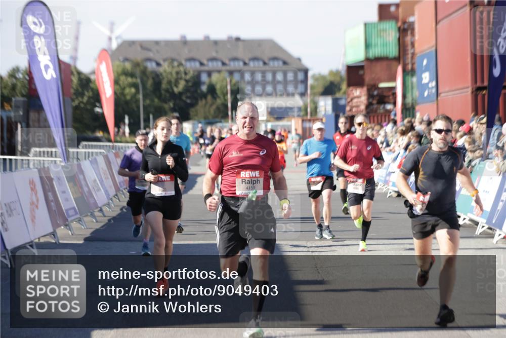 03.10.2025 - Köhlbrandbrückenlauf Jannik Wohlers http://msf.ph/oto/9049403 03.10.2025 13:07:45 Ziel 4159, 4165, 4263, 4310, 4382, 5993, 6120, 6285, 6384, 6651, 6744, 6800, 6821 meine-sportfotos.de