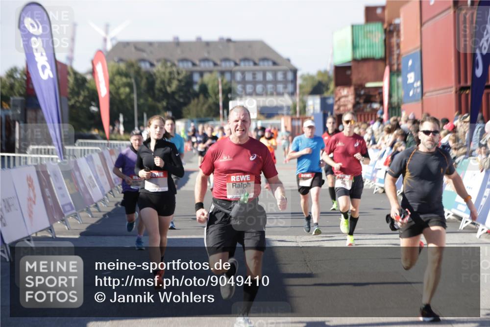 03.10.2025 - Köhlbrandbrückenlauf Jannik Wohlers http://msf.ph/oto/9049410 03.10.2025 13:07:45 Ziel 4159, 4165, 4263, 4310, 4382, 5993, 6120, 6285, 6384, 6651, 6744, 6800, 6821 meine-sportfotos.de