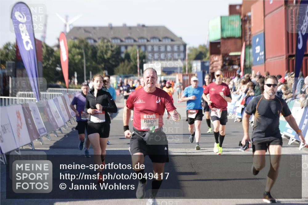 03.10.2025 - Köhlbrandbrückenlauf Jannik Wohlers http://msf.ph/oto/9049417 03.10.2025 13:07:45 Ziel 4159, 4165, 4263, 4310, 4382, 5993, 6120, 6285, 6384, 6651, 6744, 6800, 6821 meine-sportfotos.de