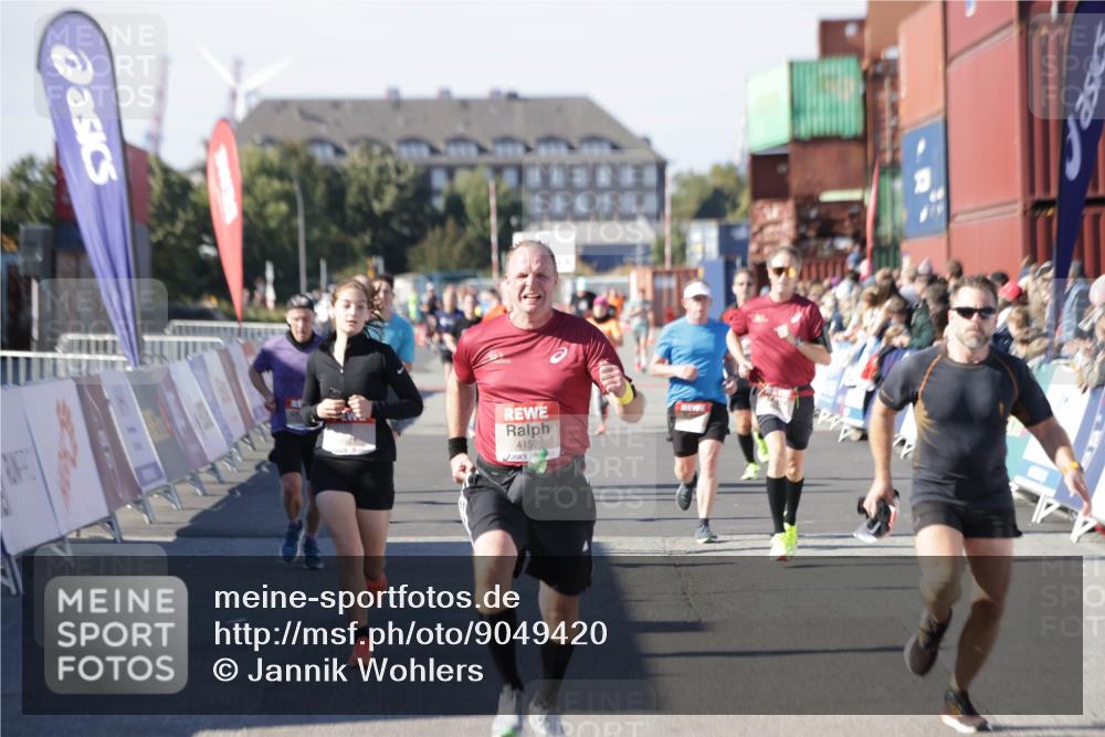 03.10.2025 - Köhlbrandbrückenlauf Jannik Wohlers http://msf.ph/oto/9049420 03.10.2025 13:07:45 Ziel 4159, 4165, 4263, 4310, 4382, 5993, 6120, 6285, 6384, 6651, 6744, 6800, 6821 meine-sportfotos.de