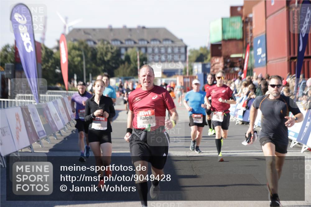 03.10.2025 - Köhlbrandbrückenlauf Jannik Wohlers http://msf.ph/oto/9049428 03.10.2025 13:07:45 Ziel 4159, 4165, 4263, 4310, 4382, 5993, 6120, 6285, 6384, 6651, 6744, 6800, 6821 meine-sportfotos.de