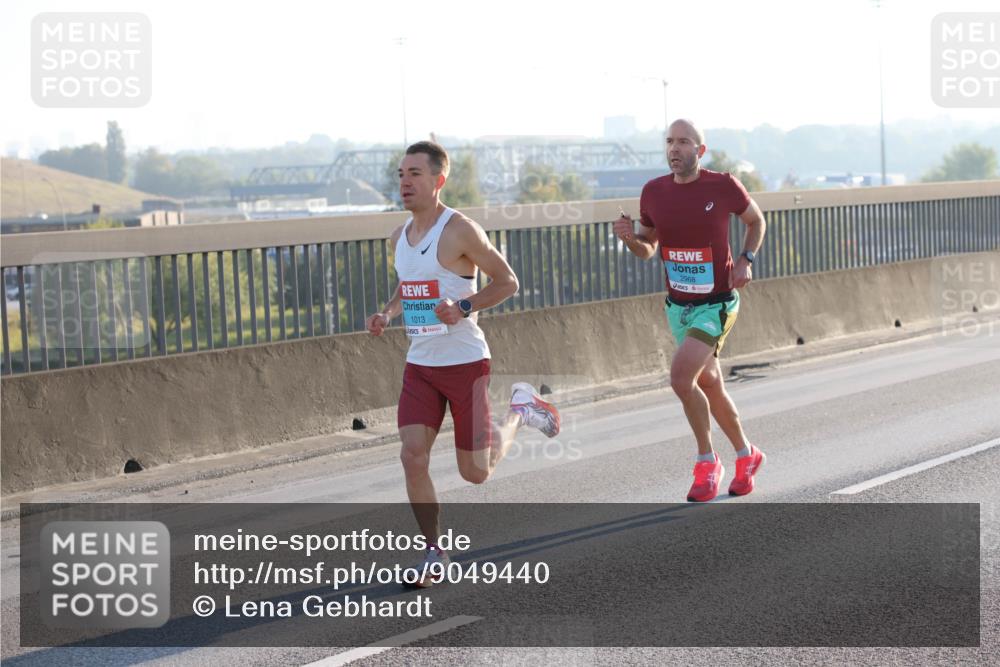03.10.2025 - Köhlbrandbrückenlauf Lena Gebhardt http://msf.ph/oto/9049440 03.10.2025 09:12:28 Position 1 1013, 2968 meine-sportfotos.de