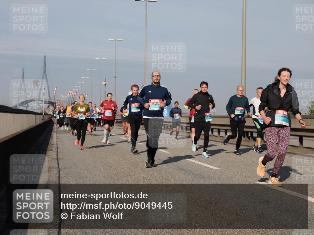 03.10.2025 - Köhlbrandbrückenlauf Fabian Wolf http://msf.ph/oto/9049445 03.10.2025 10:00:58 Position 3 1124, 1834 meine-sportfotos.de