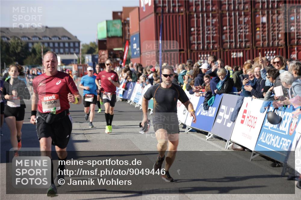 03.10.2025 - Köhlbrandbrückenlauf Jannik Wohlers http://msf.ph/oto/9049446 03.10.2025 13:07:45 Ziel 4159, 4165, 4263, 4310, 4382, 5993, 6120, 6285, 6384, 6651, 6744, 6800, 6821 meine-sportfotos.de