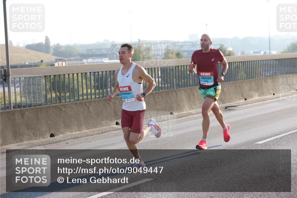 03.10.2025 - Köhlbrandbrückenlauf Lena Gebhardt http://msf.ph/oto/9049447 03.10.2025 09:12:28 Position 1 1013, 2968 meine-sportfotos.de