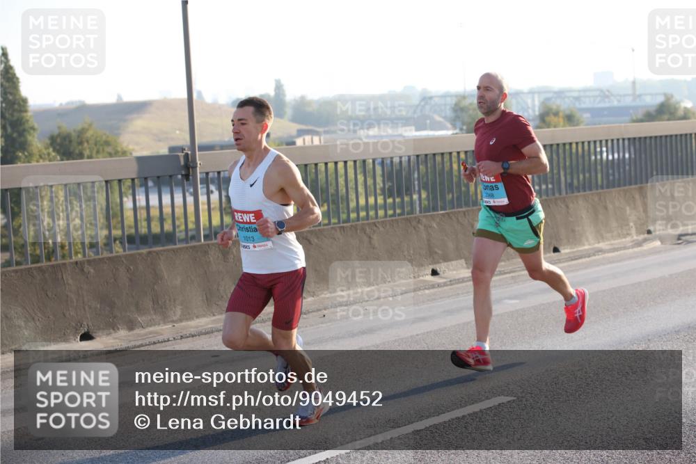 03.10.2025 - Köhlbrandbrückenlauf Lena Gebhardt http://msf.ph/oto/9049452 03.10.2025 09:12:28 Position 1 1013, 2968 meine-sportfotos.de
