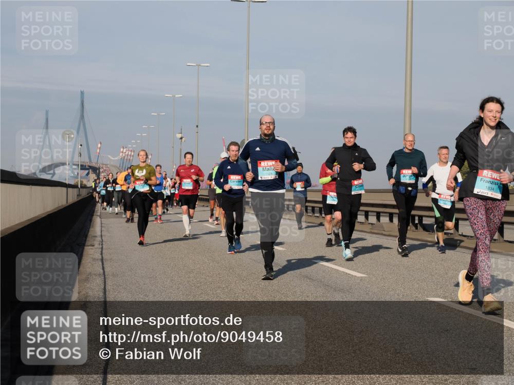 03.10.2025 - Köhlbrandbrückenlauf Fabian Wolf http://msf.ph/oto/9049458 03.10.2025 10:00:58 Position 3 1124, 1834 meine-sportfotos.de