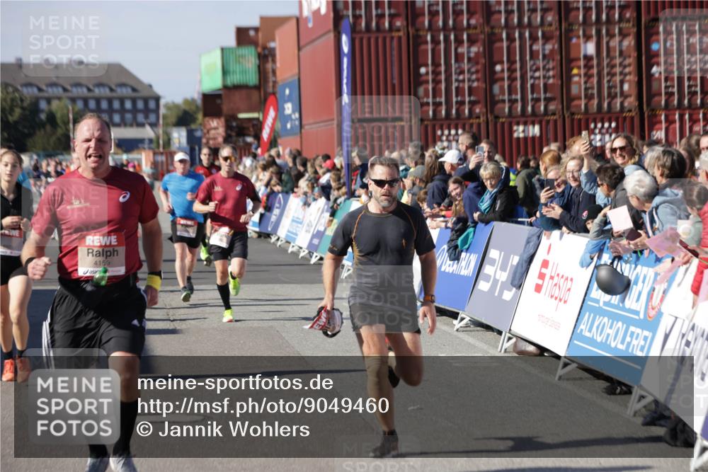 03.10.2025 - Köhlbrandbrückenlauf Jannik Wohlers http://msf.ph/oto/9049460 03.10.2025 13:07:46 Ziel 4159, 4165, 4263, 4310, 4382, 5993, 6120, 6285, 6384, 6651, 6744, 6800, 6821 meine-sportfotos.de