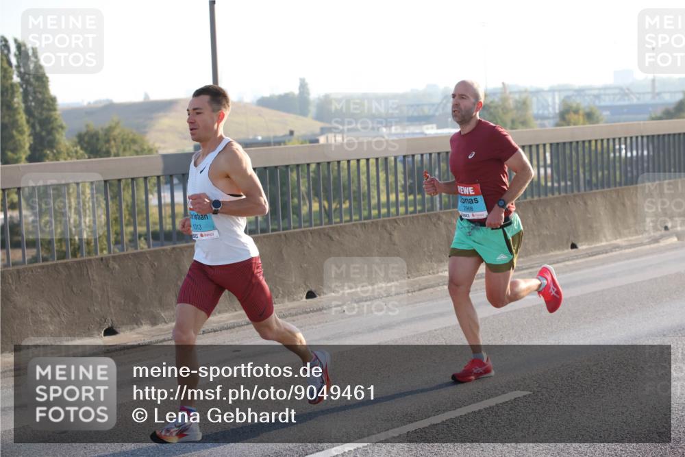 03.10.2025 - Köhlbrandbrückenlauf Lena Gebhardt http://msf.ph/oto/9049461 03.10.2025 09:12:28 Position 1 1013, 2968 meine-sportfotos.de