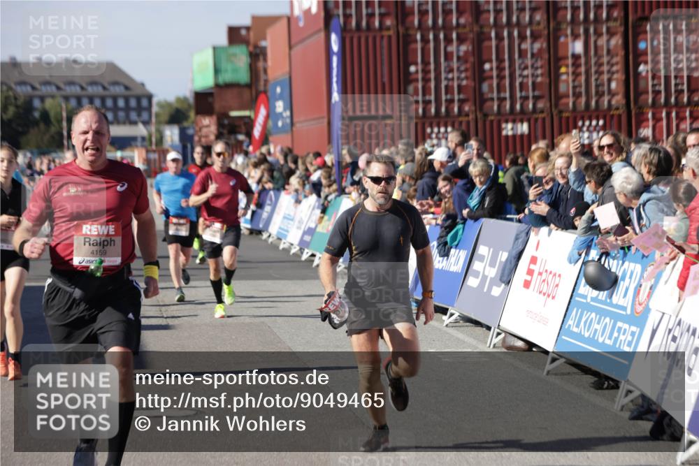 03.10.2025 - Köhlbrandbrückenlauf Jannik Wohlers http://msf.ph/oto/9049465 03.10.2025 13:07:46 Ziel 4159, 4165, 4263, 4310, 4382, 5993, 6120, 6285, 6384, 6651, 6744, 6800, 6821 meine-sportfotos.de