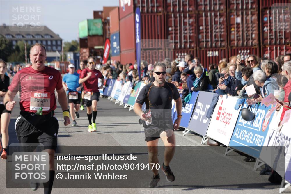 03.10.2025 - Köhlbrandbrückenlauf Jannik Wohlers http://msf.ph/oto/9049470 03.10.2025 13:07:46 Ziel 4159, 4165, 4263, 4310, 4382, 5993, 6120, 6285, 6384, 6651, 6744, 6800, 6821 meine-sportfotos.de
