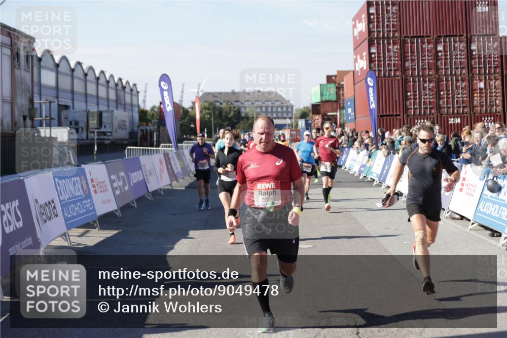 03.10.2025 - Köhlbrandbrückenlauf Jannik Wohlers http://msf.ph/oto/9049478 03.10.2025 13:07:46 Ziel 4159, 4165, 4263, 4310, 4382, 5993, 6120, 6285, 6384, 6651, 6744, 6800, 6821 meine-sportfotos.de