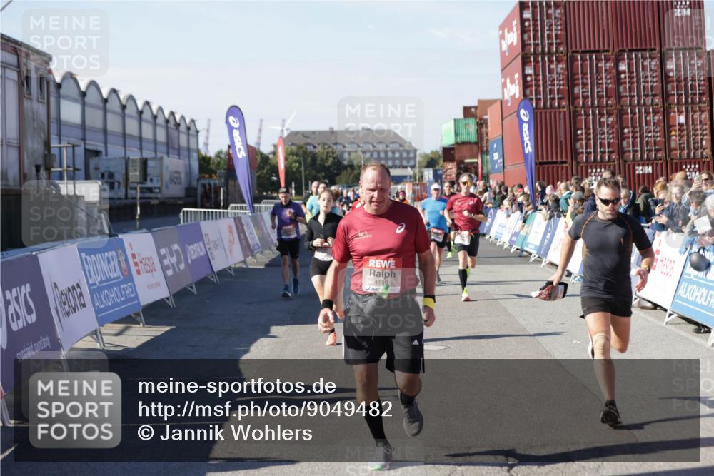 03.10.2025 - Köhlbrandbrückenlauf Jannik Wohlers http://msf.ph/oto/9049482 03.10.2025 13:07:46 Ziel 4159, 4165, 4263, 4310, 4382, 5993, 6120, 6285, 6384, 6651, 6744, 6800, 6821 meine-sportfotos.de
