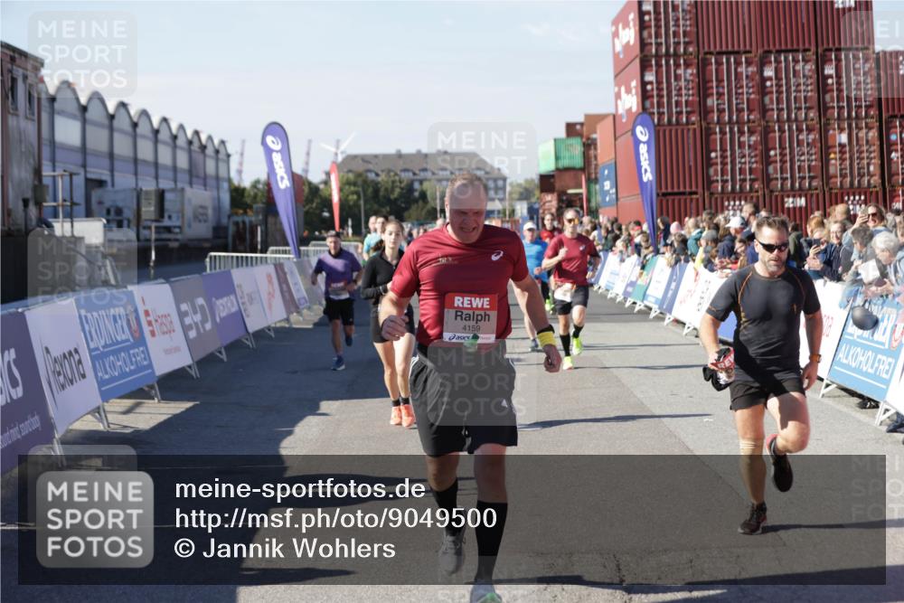 03.10.2025 - Köhlbrandbrückenlauf Jannik Wohlers http://msf.ph/oto/9049500 03.10.2025 13:07:46 Ziel 4159, 4165, 4263, 4310, 4382, 5993, 6120, 6285, 6384, 6651, 6744, 6800, 6821 meine-sportfotos.de