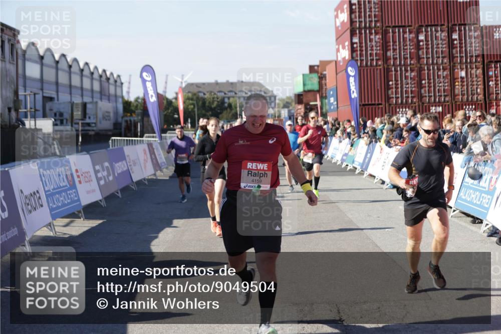 03.10.2025 - Köhlbrandbrückenlauf Jannik Wohlers http://msf.ph/oto/9049504 03.10.2025 13:07:47 Ziel 4159, 4165, 4263, 4310, 4382, 5993, 6120, 6285, 6384, 6651, 6696, 6744, 6800, 6821 meine-sportfotos.de