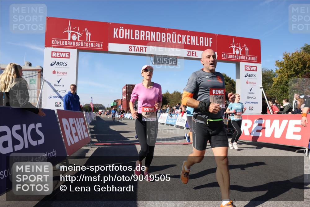 03.10.2025 - Köhlbrandbrückenlauf Lena Gebhardt http://msf.ph/oto/9049505 03.10.2025 13:05:02 Ziel 4098, 4175, 4217, 4240, 4256, 4751, 5670, 5785, 5951, 5952, 6561, 6719 meine-sportfotos.de