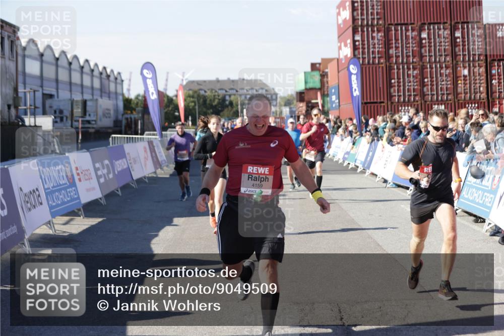 03.10.2025 - Köhlbrandbrückenlauf Jannik Wohlers http://msf.ph/oto/9049509 03.10.2025 13:07:47 Ziel 4159, 4165, 4263, 4310, 4382, 5993, 6120, 6285, 6384, 6651, 6696, 6744, 6800, 6821 meine-sportfotos.de