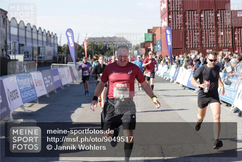 03.10.2025 - Köhlbrandbrückenlauf Jannik Wohlers http://msf.ph/oto/9049517 03.10.2025 13:07:47 Ziel 4159, 4165, 4263, 4310, 4382, 5993, 6120, 6285, 6384, 6651, 6696, 6744, 6800, 6821 meine-sportfotos.de