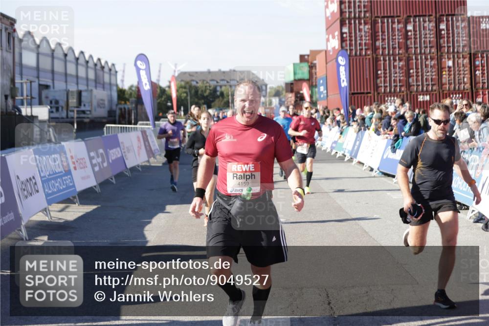 03.10.2025 - Köhlbrandbrückenlauf Jannik Wohlers http://msf.ph/oto/9049527 03.10.2025 13:07:47 Ziel 4159, 4165, 4263, 4310, 4382, 5993, 6120, 6285, 6384, 6651, 6696, 6744, 6800, 6821 meine-sportfotos.de