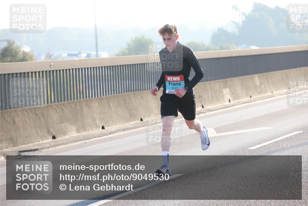03.10.2025 - Köhlbrandbrückenlauf Lena Gebhardt http://msf.ph/oto/9049530 03.10.2025 09:12:56 Position 1 3127 meine-sportfotos.de