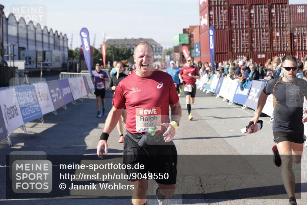 03.10.2025 - Köhlbrandbrückenlauf Jannik Wohlers http://msf.ph/oto/9049550 03.10.2025 13:07:47 Ziel 4159, 4165, 4263, 4310, 4382, 5993, 6120, 6285, 6384, 6651, 6696, 6744, 6800, 6821 meine-sportfotos.de