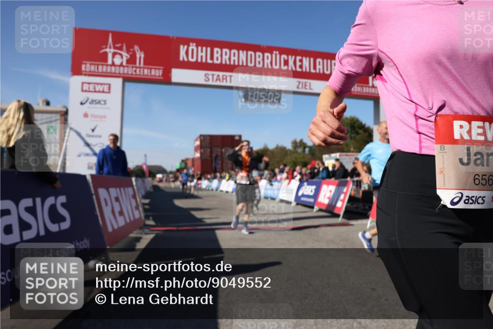 03.10.2025 - Köhlbrandbrückenlauf Lena Gebhardt http://msf.ph/oto/9049552 03.10.2025 13:05:03 Ziel 4098, 4175, 4217, 4240, 4256, 4751, 5670, 5785, 5951, 5952, 6561, 6719 meine-sportfotos.de