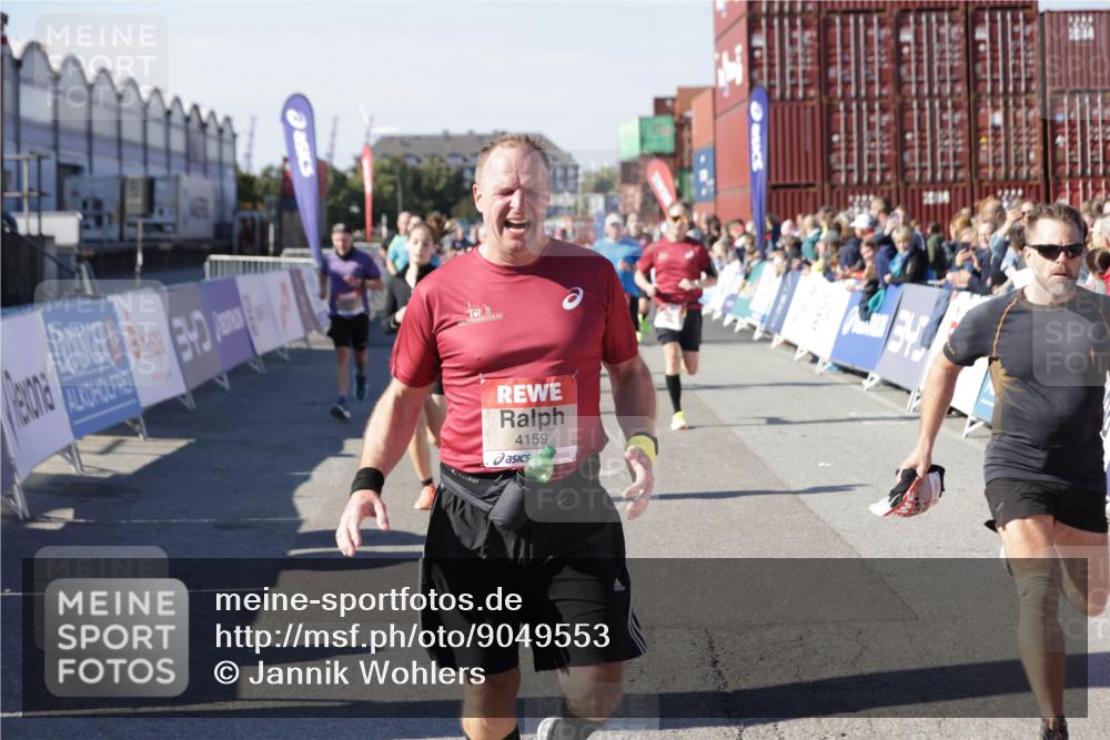 03.10.2025 - Köhlbrandbrückenlauf Jannik Wohlers http://msf.ph/oto/9049553 03.10.2025 13:07:47 Ziel 4159, 4165, 4263, 4310, 4382, 5993, 6120, 6285, 6384, 6651, 6696, 6744, 6800, 6821 meine-sportfotos.de