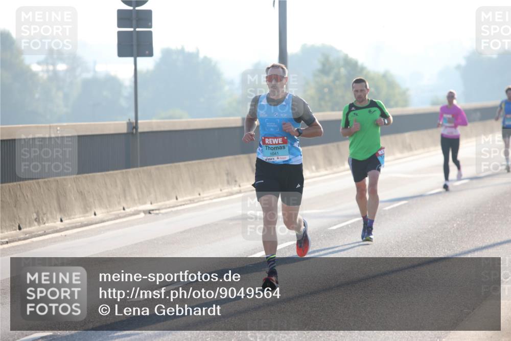 03.10.2025 - Köhlbrandbrückenlauf Lena Gebhardt http://msf.ph/oto/9049564 03.10.2025 09:13:03 Position 1 1041 meine-sportfotos.de