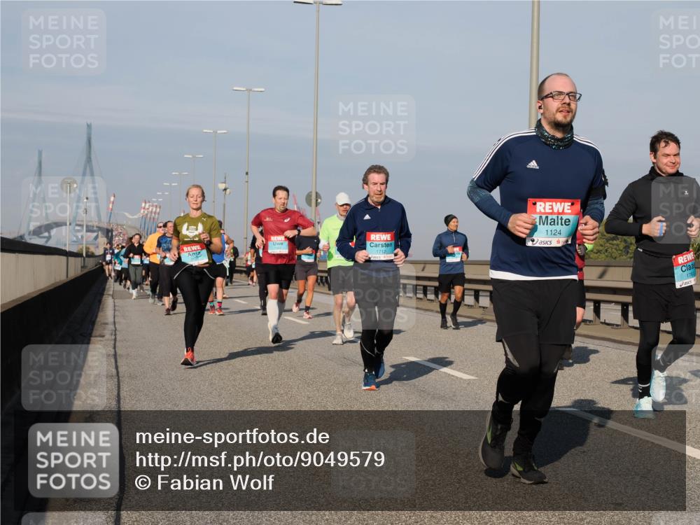 03.10.2025 - Köhlbrandbrückenlauf Fabian Wolf http://msf.ph/oto/9049579 03.10.2025 10:01:00 Position 3 1712, 1124, 1760 meine-sportfotos.de