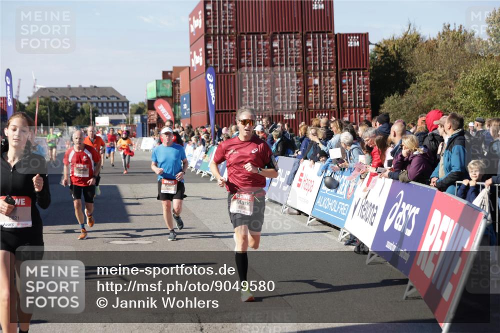 03.10.2025 - Köhlbrandbrückenlauf Jannik Wohlers http://msf.ph/oto/9049580 03.10.2025 13:07:49 Ziel 4159, 4310, 4382, 5993, 6120, 6163, 6285, 6384, 6651, 6696, 6744, 6800, 6821 meine-sportfotos.de