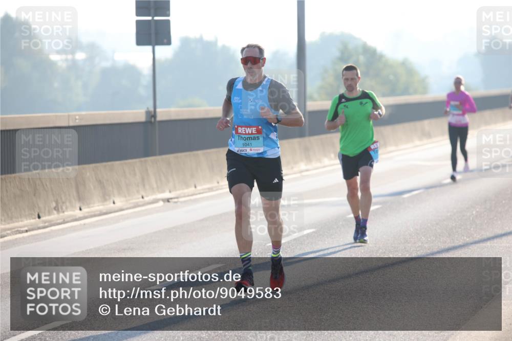 03.10.2025 - Köhlbrandbrückenlauf Lena Gebhardt http://msf.ph/oto/9049583 03.10.2025 09:13:04 Position 1 7, 1041 meine-sportfotos.de