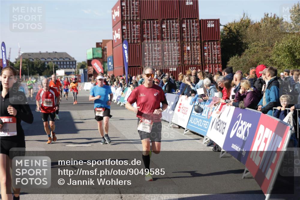 03.10.2025 - Köhlbrandbrückenlauf Jannik Wohlers http://msf.ph/oto/9049585 03.10.2025 13:07:49 Ziel 4159, 4310, 4382, 5993, 6120, 6163, 6285, 6384, 6651, 6696, 6744, 6800, 6821 meine-sportfotos.de