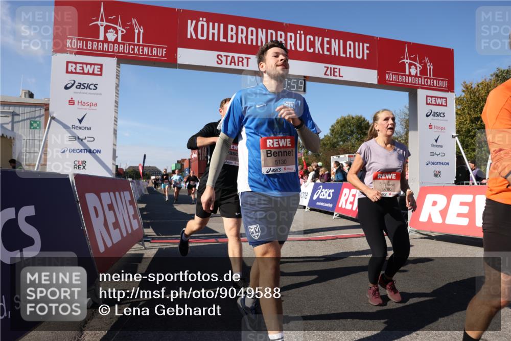 03.10.2025 - Köhlbrandbrückenlauf Lena Gebhardt http://msf.ph/oto/9049588 03.10.2025 13:21:00 Ziel 4680, 4915, 4916, 5006, 5084, 5130, 5156, 5169, 5363, 5377, 5501, 6282, 6296, 6645, 6646, 6648, 6650, 6703, 6780 meine-sportfotos.de