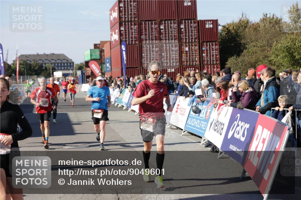03.10.2025 - Köhlbrandbrückenlauf Jannik Wohlers http://msf.ph/oto/9049601 03.10.2025 13:07:49 Ziel 4159, 4310, 4382, 5993, 6120, 6163, 6285, 6384, 6651, 6696, 6744, 6800, 6821 meine-sportfotos.de