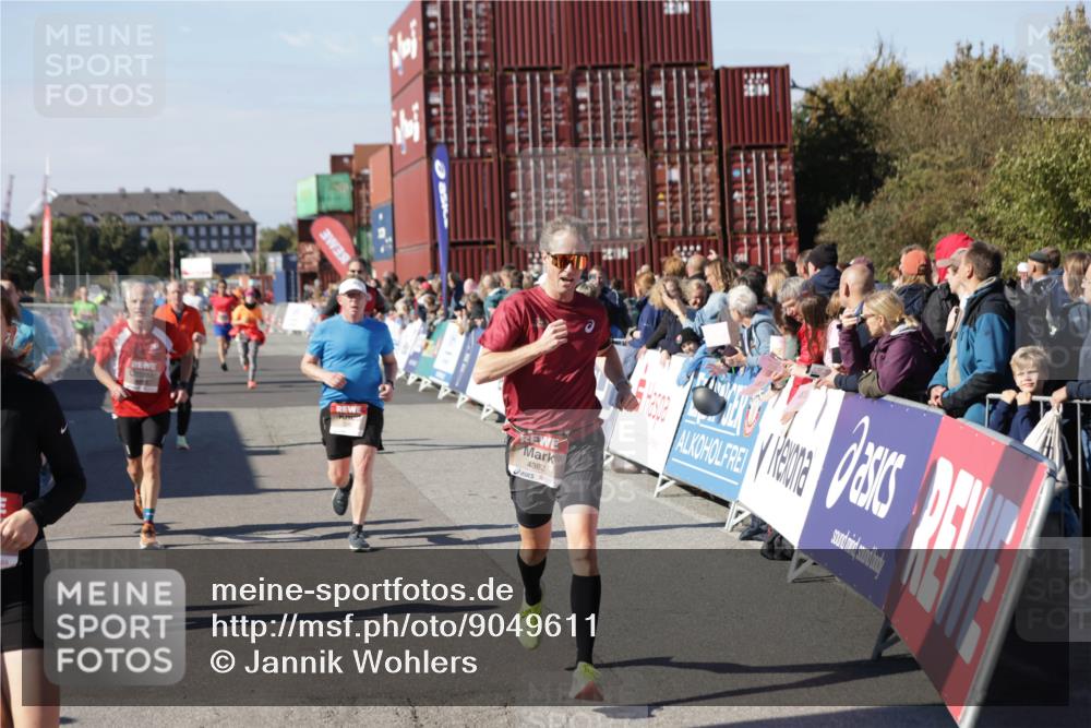 03.10.2025 - Köhlbrandbrückenlauf Jannik Wohlers http://msf.ph/oto/9049611 03.10.2025 13:07:49 Ziel 4159, 4310, 4382, 5993, 6120, 6163, 6285, 6384, 6651, 6696, 6744, 6800, 6821 meine-sportfotos.de