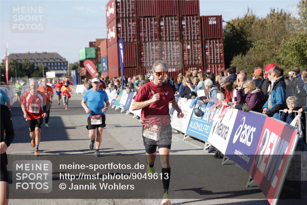 03.10.2025 - Köhlbrandbrückenlauf Jannik Wohlers http://msf.ph/oto/9049613 03.10.2025 13:07:49 Ziel 4159, 4310, 4382, 5993, 6120, 6163, 6285, 6384, 6651, 6696, 6744, 6800, 6821 meine-sportfotos.de