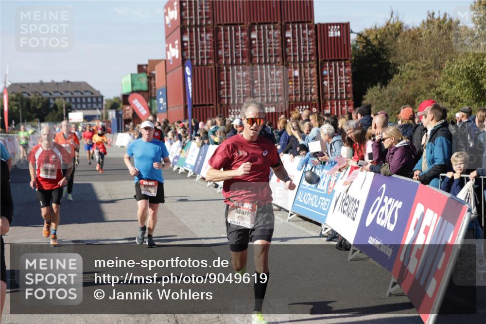 03.10.2025 - Köhlbrandbrückenlauf Jannik Wohlers http://msf.ph/oto/9049619 03.10.2025 13:07:49 Ziel 4159, 4310, 4382, 5993, 6120, 6163, 6285, 6384, 6651, 6696, 6744, 6800, 6821 meine-sportfotos.de
