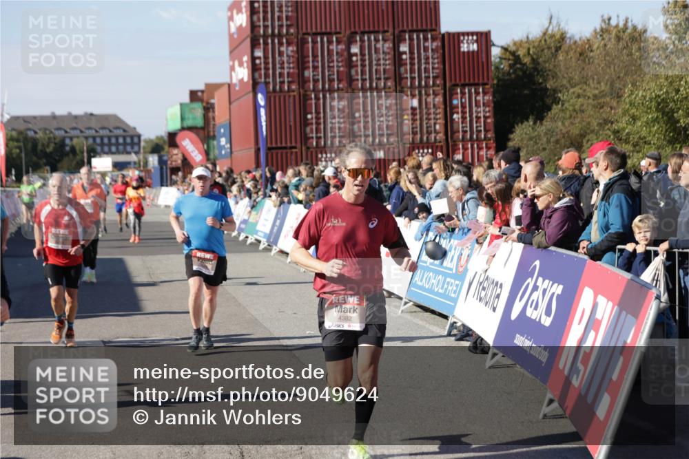 03.10.2025 - Köhlbrandbrückenlauf Jannik Wohlers http://msf.ph/oto/9049624 03.10.2025 13:07:50 Ziel 4159, 4310, 4382, 4639, 5993, 6120, 6163, 6244, 6285, 6384, 6409, 6651, 6696, 6744, 6800, 6821 meine-sportfotos.de