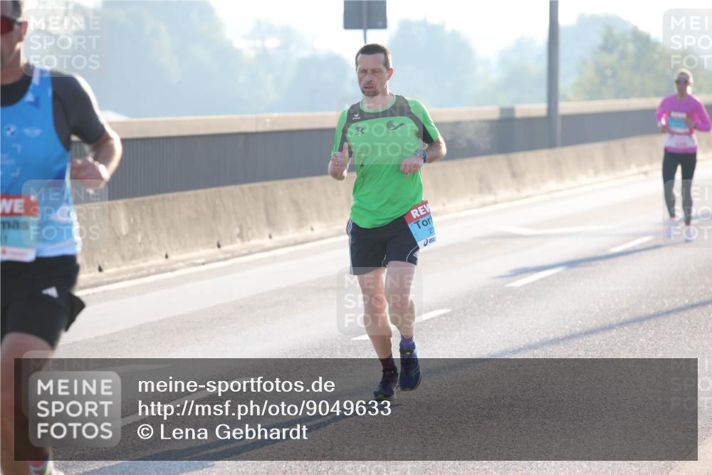 03.10.2025 - Köhlbrandbrückenlauf Lena Gebhardt http://msf.ph/oto/9049633 03.10.2025 09:13:06 Position 1 27 meine-sportfotos.de