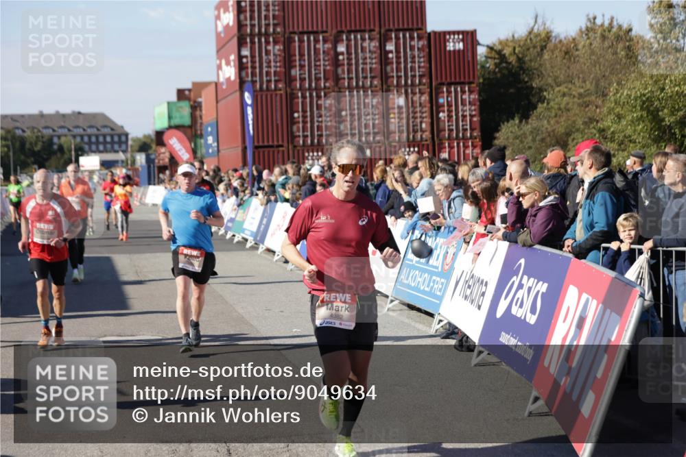 03.10.2025 - Köhlbrandbrückenlauf Jannik Wohlers http://msf.ph/oto/9049634 03.10.2025 13:07:50 Ziel 4159, 4310, 4382, 4639, 5993, 6120, 6163, 6244, 6285, 6384, 6409, 6651, 6696, 6744, 6800, 6821 meine-sportfotos.de