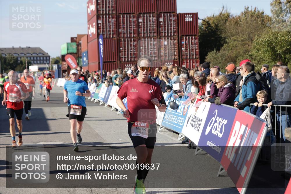 03.10.2025 - Köhlbrandbrückenlauf Jannik Wohlers http://msf.ph/oto/9049637 03.10.2025 13:07:50 Ziel 4159, 4310, 4382, 4639, 5993, 6120, 6163, 6244, 6285, 6384, 6409, 6651, 6696, 6744, 6800, 6821 meine-sportfotos.de