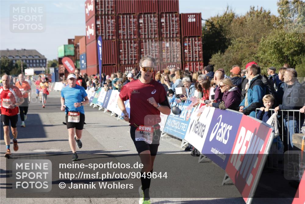 03.10.2025 - Köhlbrandbrückenlauf Jannik Wohlers http://msf.ph/oto/9049644 03.10.2025 13:07:50 Ziel 4159, 4310, 4382, 4639, 5993, 6120, 6163, 6244, 6285, 6384, 6409, 6651, 6696, 6744, 6800, 6821 meine-sportfotos.de