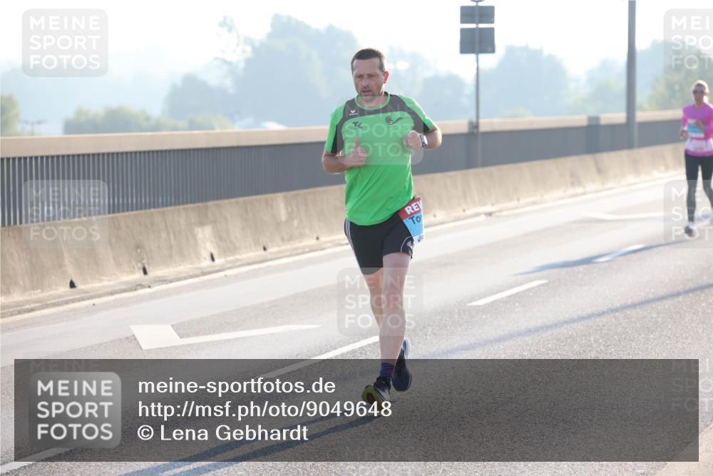 03.10.2025 - Köhlbrandbrückenlauf Lena Gebhardt http://msf.ph/oto/9049648 03.10.2025 09:13:07 Position 1  meine-sportfotos.de